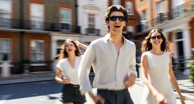 Erwachsene in London England während einer LISA! Sprachreise erleben gemeinsam die Stadt und haben Spass