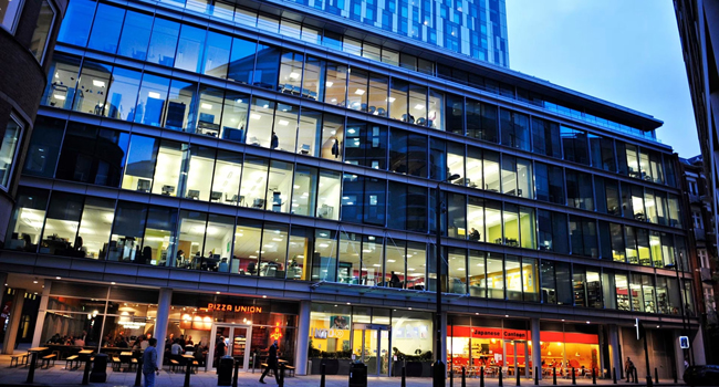 Sprachschule für Erwachsene in London England in modernem Gebäude während einer LISA! Sprachreise