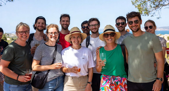 Bildungsurlaub Malta Sliema mit LISA! – Englisch lernen und internationale Gemeinschaft erleben Erwachsene geniessen gemeinsame Zeit auf Malta während eines LISA! Bildungsurlaubs erleben internationale Atmosphäre und lernen Englisch