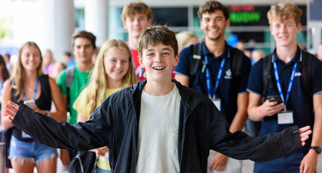 Schülergruppe bei der Ankunft zu einem LISA! Englisch-Sprachaufenthalt für Schüler in Ennis, Irland