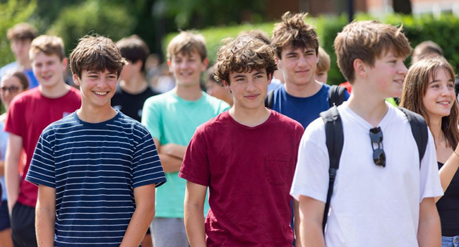 Schülergruppe während einer betreuten Aktivität bei einem LISA! Englisch-Sprachaufenthalt für Schüler in Ennis, Irland