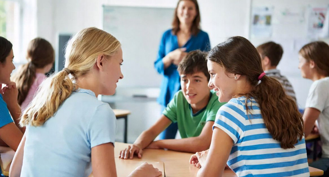 Schüler im Englischunterricht während eines LISA! Englisch-Sprachaufenthalts für Schüler in Ennis, Irland