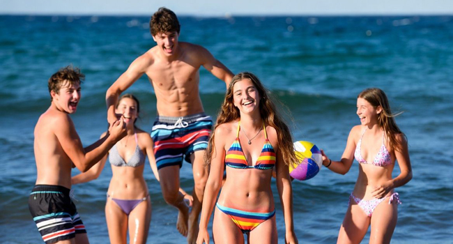 Italienisch Sprachreise Lignano mit LISA! – Betreuung, Sicherheit und Strandspass in Italien Jugendliche geniessen Strand und Freizeit während einer betreuten LISA! Sprachreise nach Lignano und lernen Italienisch in sicherer Atmosphäre
