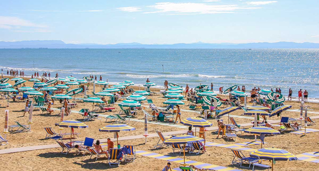 Italienisch Sprachreise Lignano mit LISA! – Strand, Meer und mediterranes Lebensgefühl in Italien Strand und Meer in Lignano während einer LISA! Sprachreise nach Italien mit mediterraner Atmosphäre und Freizeit am Wasser