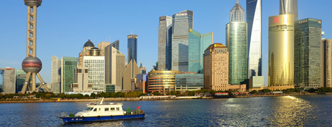 LISA-Sprachreisen-Chinesisch-Shanghai-Stadtansicht-Fluss-Wolkenkratzer-Freizeit-Aktivitaeten-Sightseeing