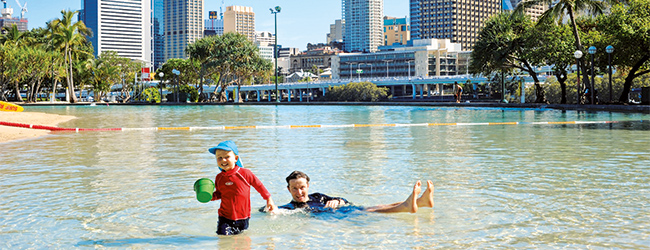 LISA-Sprachreisen-Englisch-Brisbane-Australien-Lagune-Schwimmbad-Strand-Sonne-Meer-Skyline-moderne-Stadt