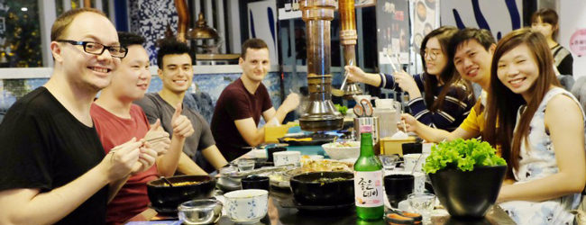 LISA-Sprachreisen-Erwachsene-Chinesisch-China-Peking-Beijing-Ausgehen-Restaurant-Gruppe