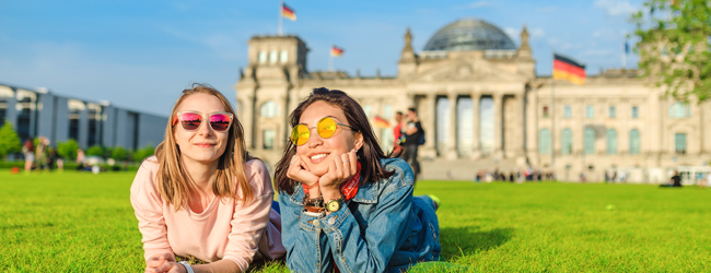 LISA-Sprachreisen-Erwachsene-Deutsch-Deutschland-Berlin-Mitte-Sommer-Abend-Reichstag-Kuppel