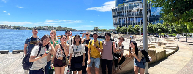 Gruppe von Sprachschülern am Meer in Sydney bei einer LISA! Sprachreise