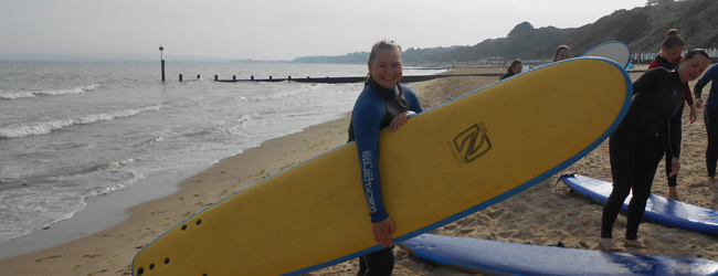LISA-Sprachreisen-Erwachsene-Englisch-England-Bournemouth-Freizeit-Surfen-Kurs-Strand