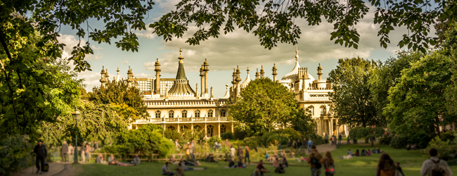 LISA-Sprachreisen-Erwachsene-Englisch-England-Brighton-Campus-Pavilion-Park-Sonne