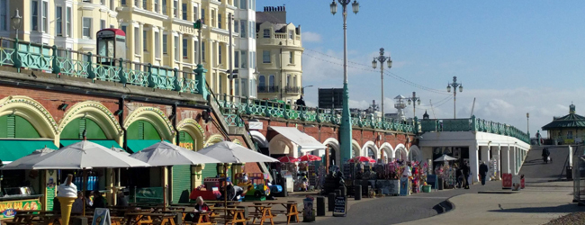 LISA-Sprachreisen-Erwachsene-Englisch-England-Brighton-Promenade-Strand-Fish-Chips