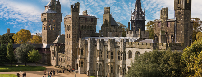 LISA-Sprachreisen-Erwachsene-Englisch-England-Cardiff-Schloss-Castle-Park-Picknick