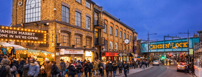 LISA-Sprachreisen-Erwachsene-Englisch-England-London-Camden-Market-Abend-Verkauf-Menschen