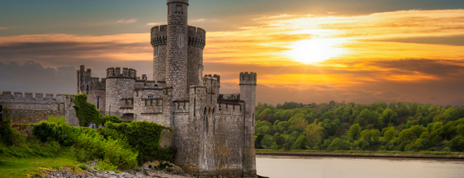 LISA-Sprachreisen-Erwachsene-Englisch-Irland-Cork-Sonnenuntergang-Castle-Steine-Fluss