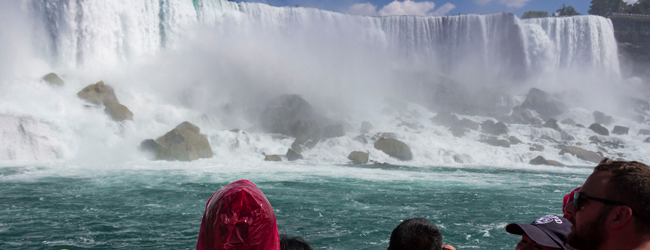 LISA-Sprachreisen-Erwachsene-Englisch-Kanada-Toronto-Campus-Ausflug-Boot-Niagara-Faelle