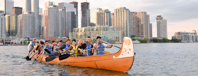 LISA-Sprachreisen-Erwachsene-Englisch-Kanada-Toronto-Campus-Ausflug-Gruppe-Boot-Rudern