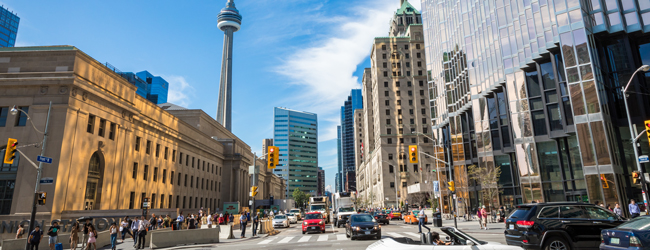 LISA-Sprachreisen-Erwachsene-Englisch-Kanada-Toronto-Campus-Tower-Downtown-People-Sightseeing