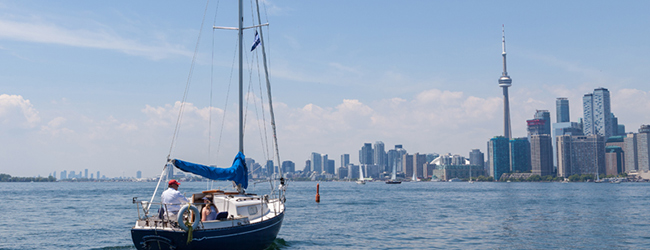 LISA-Sprachreisen-Erwachsene-Englisch-Kanada-Toronto-Lawrence-Park-Skyline-Boot-Meer