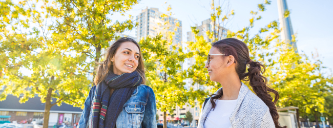 LISA-Sprachreisen-Erwachsene-Englisch-Kanada-Toronto-Oldtown-Spaziergang-Herbst-Downtown-Tower