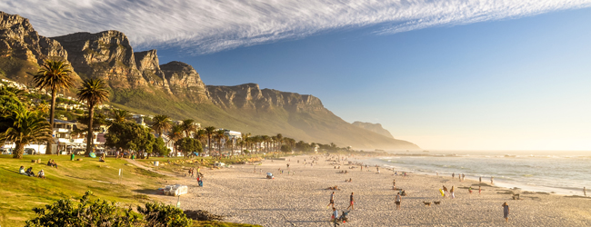 LISA-Sprachreisen-Erwachsene-Englisch-Suedafrika-Kapstadt-Sea-Point-Cape-Town-Strand-Meer-Berge