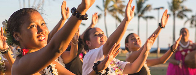 LISA-Sprachreisen-Erwachsene-Englisch-USA-Hawaii-Honolulu-Hula-Maedchen-Tanzen
