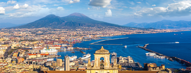 LISA-Sprachreisen-Erwachsene-Italienisch-Italien-Neapel-Napoli-Vesuv-Meer-Hafen