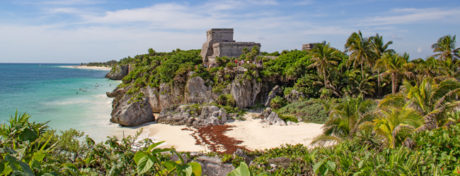 LISA-Sprachreisen-Erwachsene-Spanisch-Mexiko-playa-del-Carmen-Ausflug-Tulum-Bauwerk-Palmen