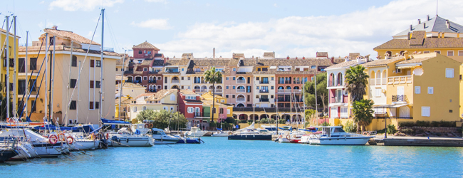 LISA-Sprachreisen-Erwachsene-Spanisch-Spanien-Valencia-Hafen-Meer-Boote-Sonne