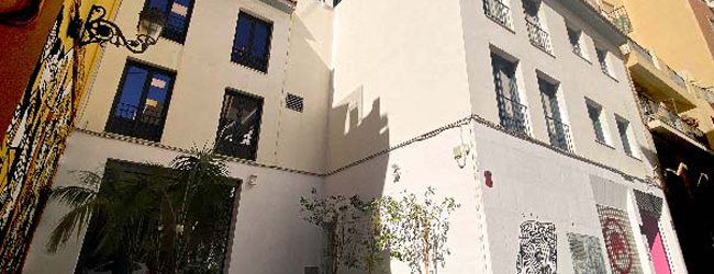 LISA-Sprachreisen-Erwachsene-Spanisch-Spanien-Valencia-Sprachschule-Gebaeude-Haus-Eingang