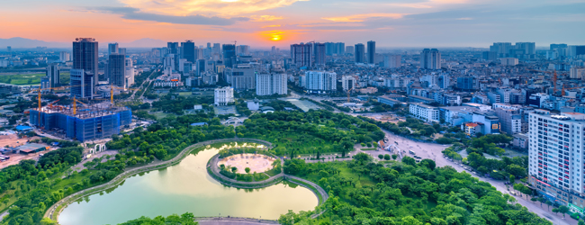 LISA-Sprachreisen-Erwachsene-Vietnamesisch-Vietnam-Hanoi-Skyline-Sonnenuntergang-Fluss-Parks