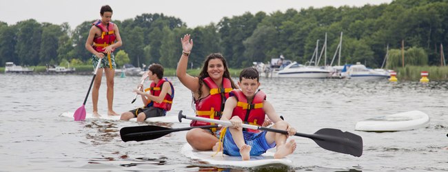 LISA-Sprachreisen-Schueler-Deutsch-Deutschland-Berlin-Watersports-Paddeln-See-Wasser-Spass