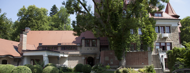 LISA-Sprachreisen-Schueler-Deutsch-Deutschland-Muenchen-Castle-Schloss-Unterricht-Schule-Turm