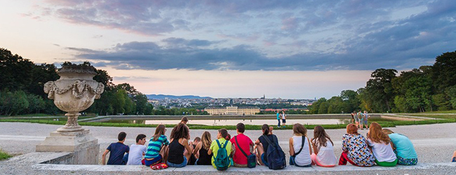 LISA-Sprachreisen-Schueler-Deutsch-Oesterreich-Wien-Abend-Sonnenuntergang-Belvedere-Schloss