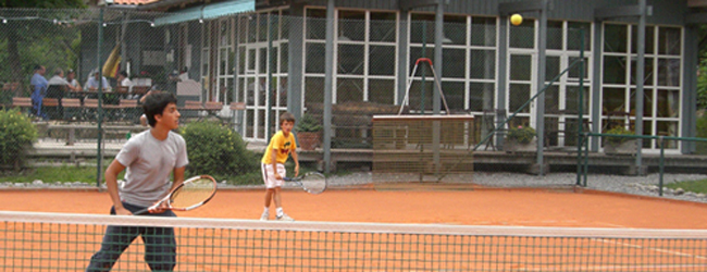 LISA-Sprachreisen-Schueler-Englisch-Deutschland-Muenchen-Freizeit-Tennis-Kurs-Sport