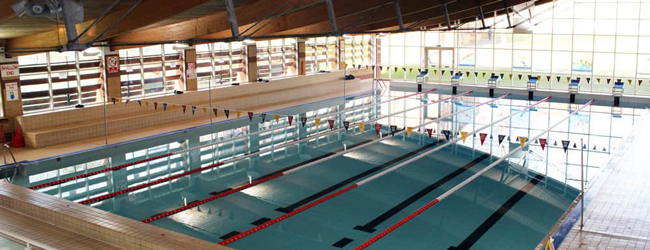 LISA-Sprachreisen-Schueler-Englisch-England-Cambridge-South-Schwimmen-Halle-Modern