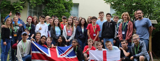 LISA-Sprachreisen-Schueler-Englisch-England-Cheltenham-16-Plus-Sprachschule-Gruppe-Jugendliche-Sommer