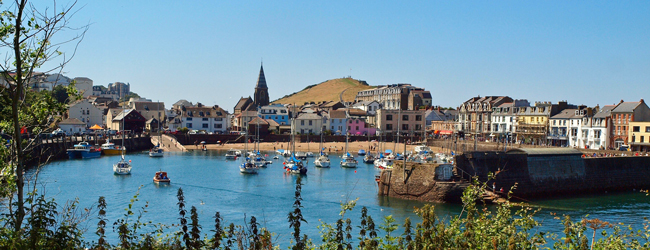 LISA-Sprachreisen-Schueler-Englisch-England-Ilfracombe-Devon-Hafen-Boote-Promenade