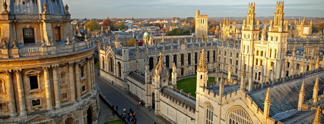 LISA-Sprachreisen-Schueler-Englisch-England-Oxford-Stadt-Historisch-Gebaeude-Bus