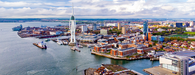 LISA-Sprachreisen-Schueler-Englisch-England-Portsmouth-Hafen-Tower-Schiffe-Stadt