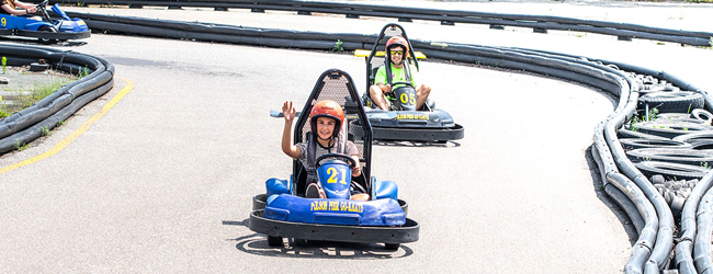 LISA-Sprachreisen-Schueler-Englisch-Kanada-Toronto-Freizeit-Go-Kart-Bahn