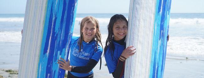 LISA-Sprachreisen-Schueler-Englisch-USA-San-Diego-Surfen-Meer-Surfkurs-Wellen