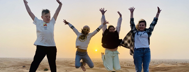 LISA-Sprachreisen-Schueler-Englisch-Vereinigte-Arabische-Emirate-Dubai-Wueste-Sonnenuntergang