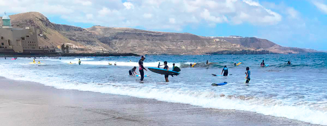 LISA-Sprachreisen-Schueler-Spanisch-Spanien-Gran-Canaria-Freizeit-Meer-Surfen-Wellen