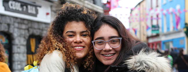 LISA-Sprachreisen-Young-Adults-Englisch-Irland-Dublin-Ausflug-Stadt-Freundschaft-Shoppen